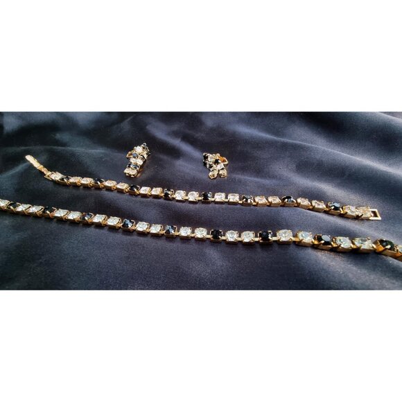 Vintage TRIFARI Signed 1990s Rhinestone Black and Clear Gold Toned Prong Set Nec - Picture 9 of 9